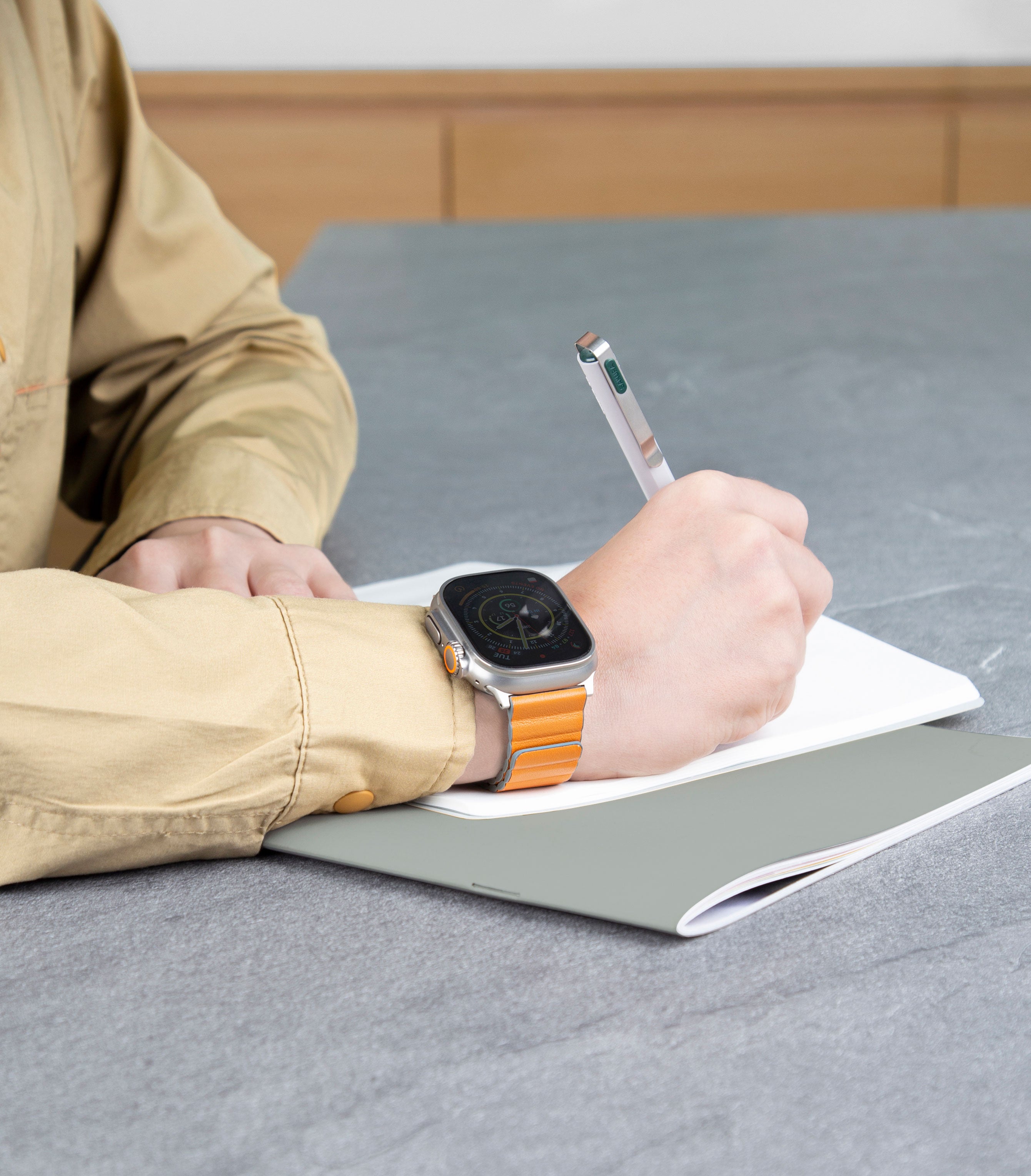 Uniq Revix Strap Premium Edition reversible Apple Watch 49/46/45/44/42MM